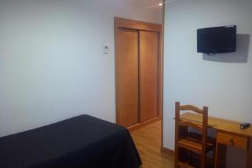 پانسیون Hostal Plaza Mayor De Almazán