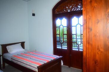 پانسیون Sri Lagoon Villa