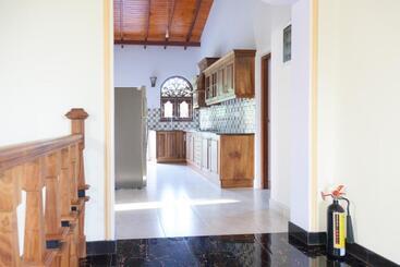 پانسیون Sri Lagoon Villa