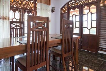 پانسیون Sri Lagoon Villa