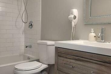 پانسیون Boardwalk Homes   Executive Guest Rooms & Townhomes