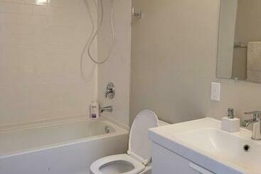 پانسیون Boardwalk Homes Executive Guest Rooms & Townhomes
