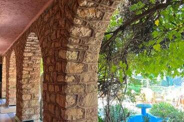 هتل Auberge Des Cascades Imouzzer   Paradise Valley