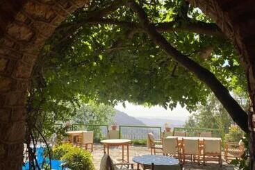 هتل Auberge Des Cascades Imouzzer   Paradise Valley