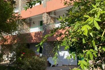 هتل Auberge Des Cascades Imouzzer   Paradise Valley