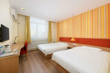 هتل Home Inn Dalian North Railway Station