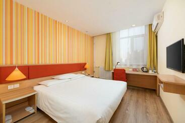 هتل Home Inn Dalian North Railway Station