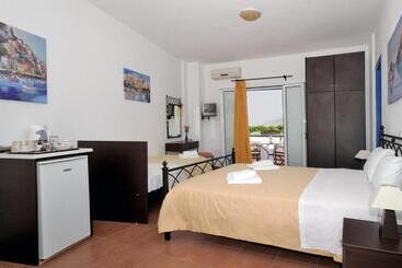 هتل Kythera Golden Sun