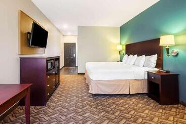 هتل La Quinta By Wyndham Longview North