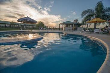 هتل Los Naranjos Resort & Spa Termal