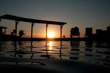 هتل Los Naranjos Resort & Spa Termal