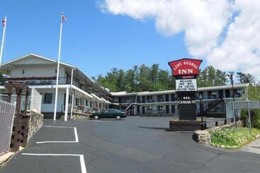 مُتل The Lake George Inn