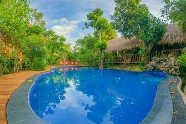 استراحتگاه Habarana Tree House Mutu Village