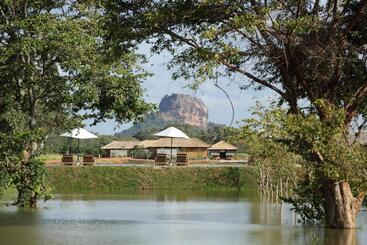 استراحتگاه Water Garden Sigiriya