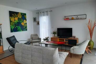 Maison D Architecte T4 Avec Jardin Et Terrasse Près Du Marché De Quintaou à Anglet   Fr 1 239 758