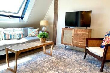 Serene Waterfront Studio In Downtown Portsmouth