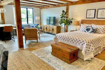 Serene Waterfront Studio In Downtown Portsmouth