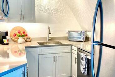 Serene Waterfront Studio In Downtown Portsmouth