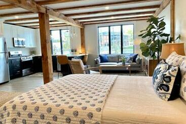 Serene Waterfront Studio In Downtown Portsmouth