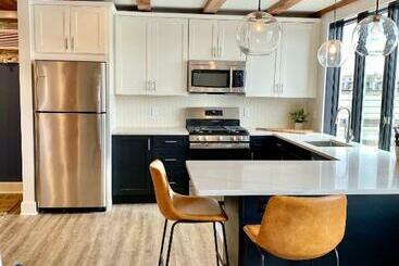 Serene Waterfront Studio In Downtown Portsmouth