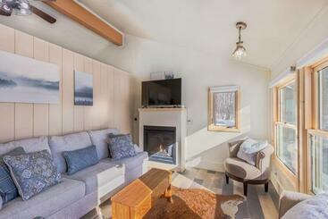 관광객 아파트 Cozy Bear Den   Sauna New Kitchen Fireplace Large Tv Wifi Indoor Sauna