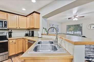 Newly Remodeled Private Home Sleeps 16