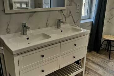 Triplex De Luxe 110 M2 Hyper Centre Jacuzzi