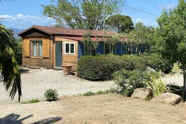 شقق خاصة سياحية Bungalow De 2 Chambres Avec Jardin Clos Et Wifi A Roquebrune Sur Argens
