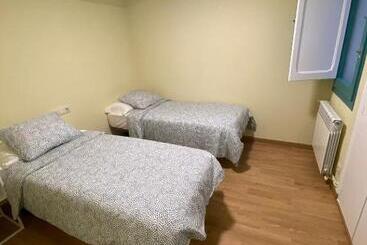 Cal Tòfones, 1er 1a. Apartament Turístic A Borredà, 08619barcelona