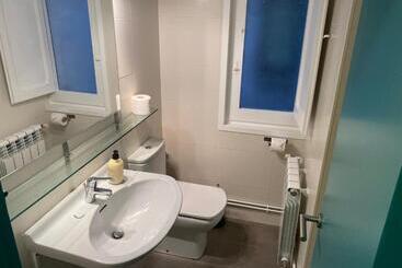 Cal Tòfones, 1er 1a. Apartament Turístic A Borredà, 08619barcelona
