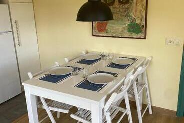 Cal Tòfones, 1er 1a. Apartament Turístic A Borredà, 08619barcelona