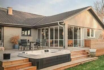 Wunderbares Feriendomizil Mit Whirlpool