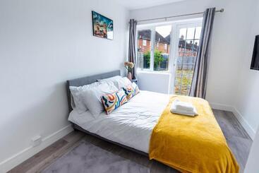 Flat 04 Studio Flat Close To Aylesbury Town And Station Free Parking