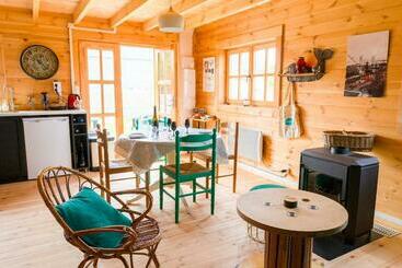 Paisible Et Insolite Chalet Pour 4 Personnes A Penmarch