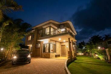 Stayvista S Moonlit Hills   Retreat With Pool, Scenic View, And Indoor Games