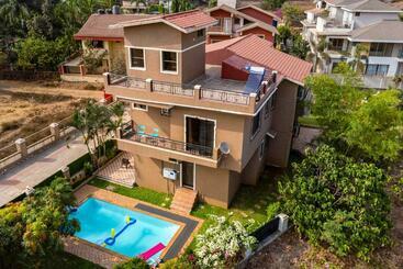 Stayvista S Moonlit Hills   Retreat With Pool, Scenic View, And Indoor Games
