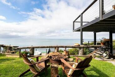 Жильё для туристов Y Vue   Beachside Apartment With Ocean Views