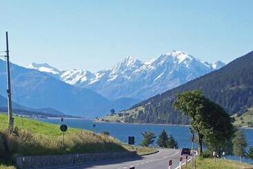 تختخواب و صبحانه Landhaus Engadin
