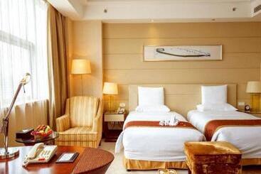 هتل Golden Shinning New Century Grand