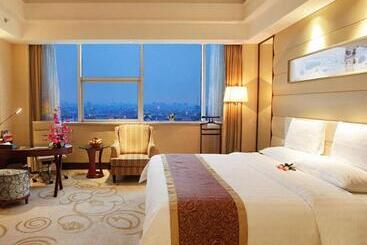 هتل Golden Shinning New Century Grand