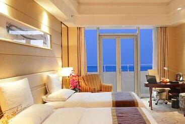 هتل Golden Shinning New Century Grand