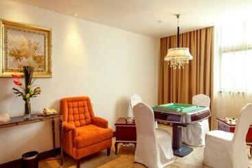 هتل Golden Shinning New Century Grand