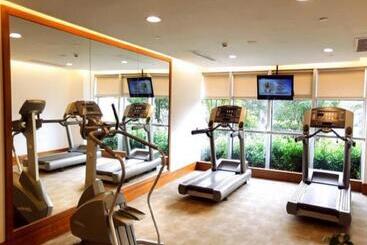 هتل Golden Shinning New Century Grand
