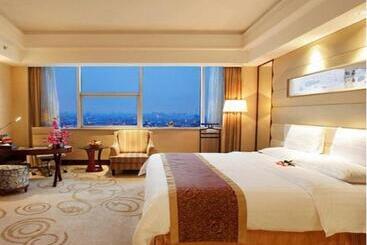 هتل Golden Shinning New Century Grand