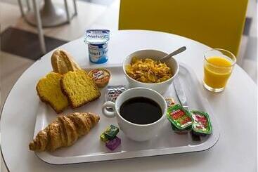 هتل Premiere Classe Avignon Courtine Gare Tgv