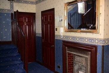 هتل The Bridge House