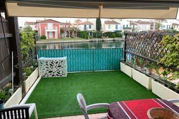 شقق خاصة سياحية Appartement Rue De L Amarrage à Port Grimaud Avec Terrasse Vue Canaux Et Garage