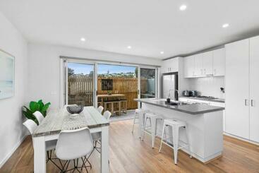 游客公寓 Casa Emec  Pets Welcome Luxury, Aircon, Walk To The Shops And Beach! Outdoor Shower And Garage Parki