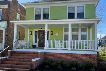 شقق خاصة سياحية Key Lime Cottage Steps From Cape Charles Beach