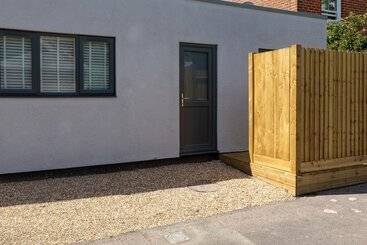 The Hideout   Free Parking